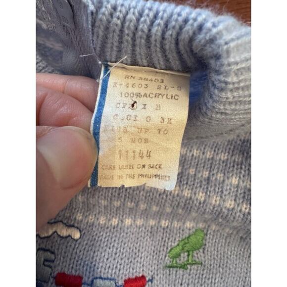 Vintage Baby Boy Blue Sweater Footed Romper Embroidered Train 0-3 Months - Picture 7 of 9